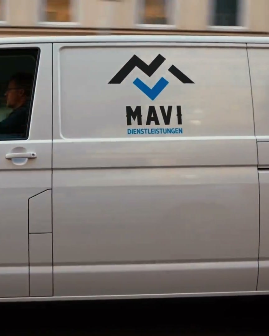 MAVI Dienstleistungen – Transporter mit Firmenlogo